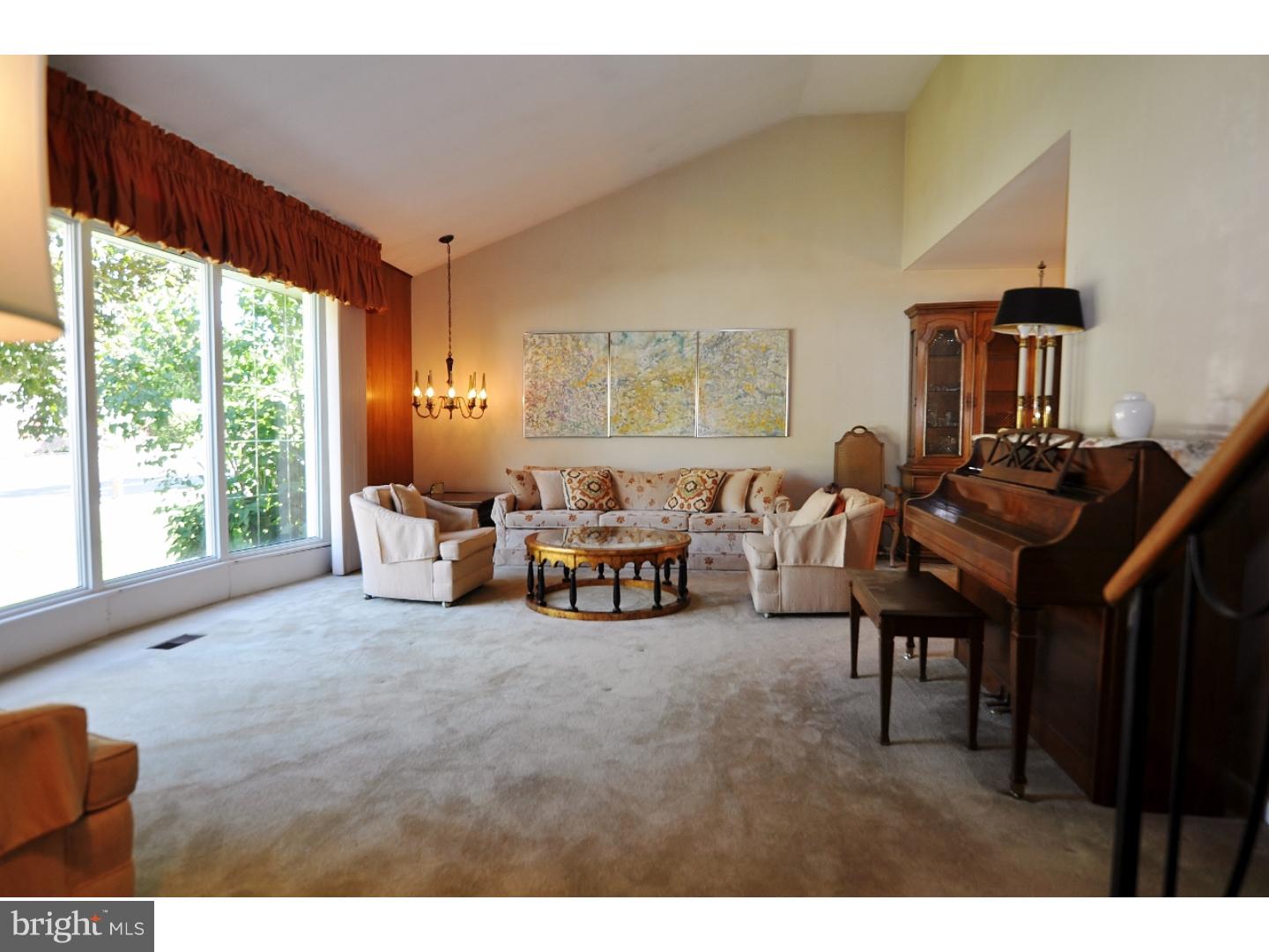 9256 Darlington Road Philadelphia, PA 19115 - Photo 7 of 21 Living Room