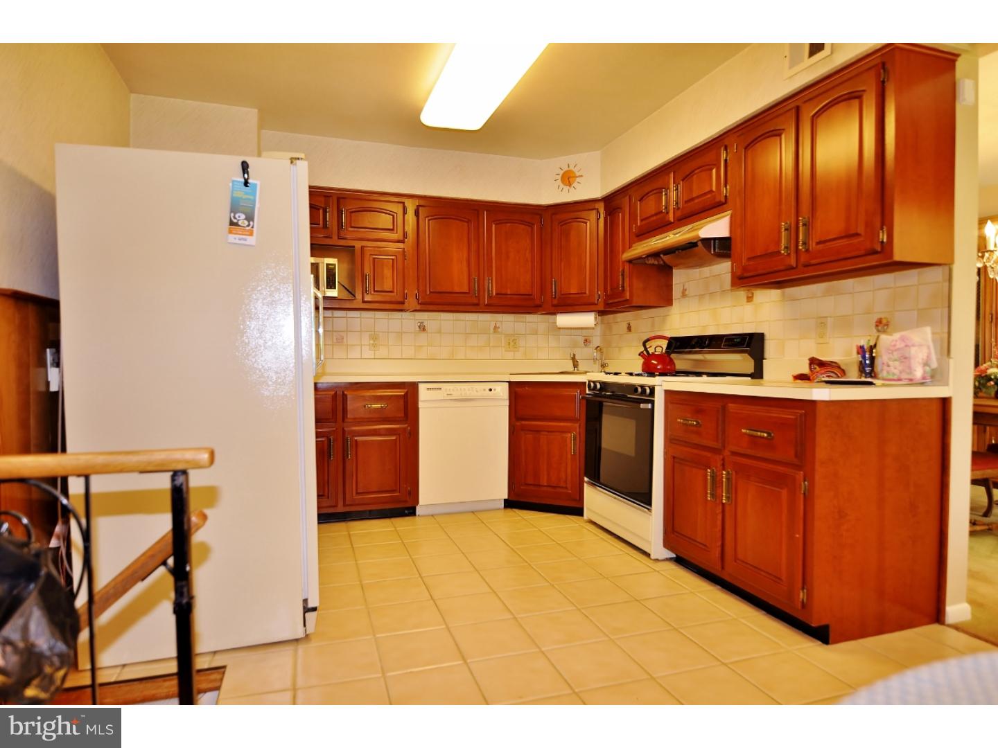 9256 Darlington Road Philadelphia, PA 19115 - Photo 10 of 21 Kitchen
