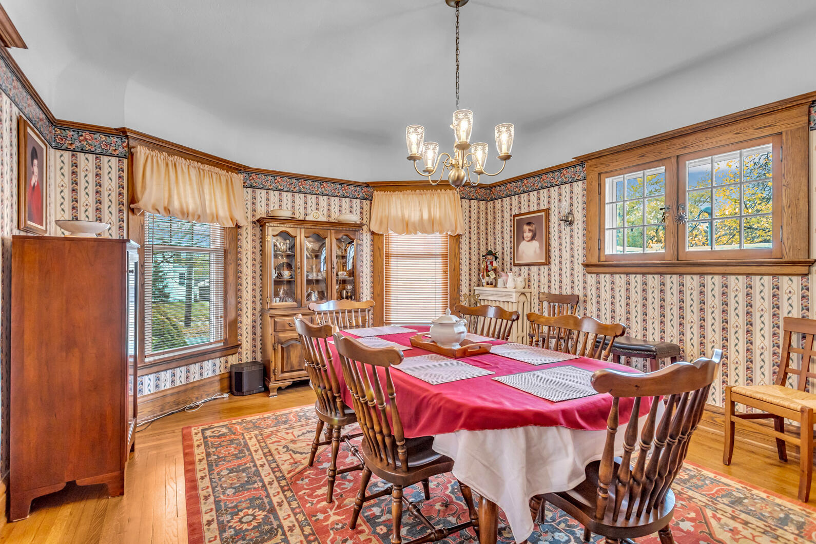 218 4th Street Jackson, MI 49201 - Photo 6 of 34 Dining Room