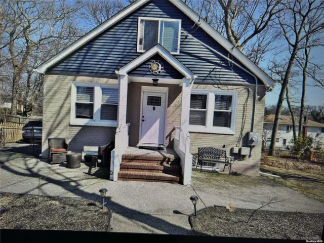 $550,000 | 53 West 8th Street, Ronkonkoma, NY 11779