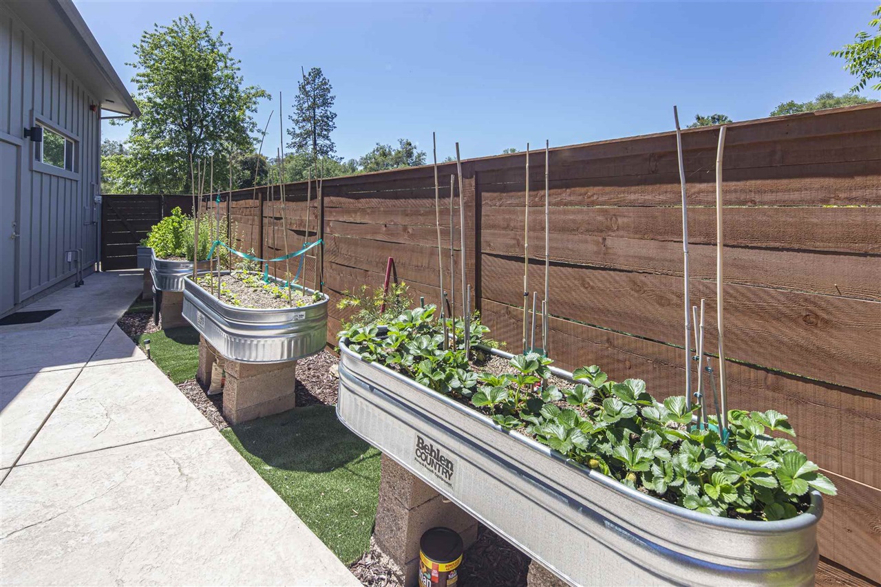 18870 Old Bridge Road Jamestown, CA 95327 - Photo 38 of 57 View of garage