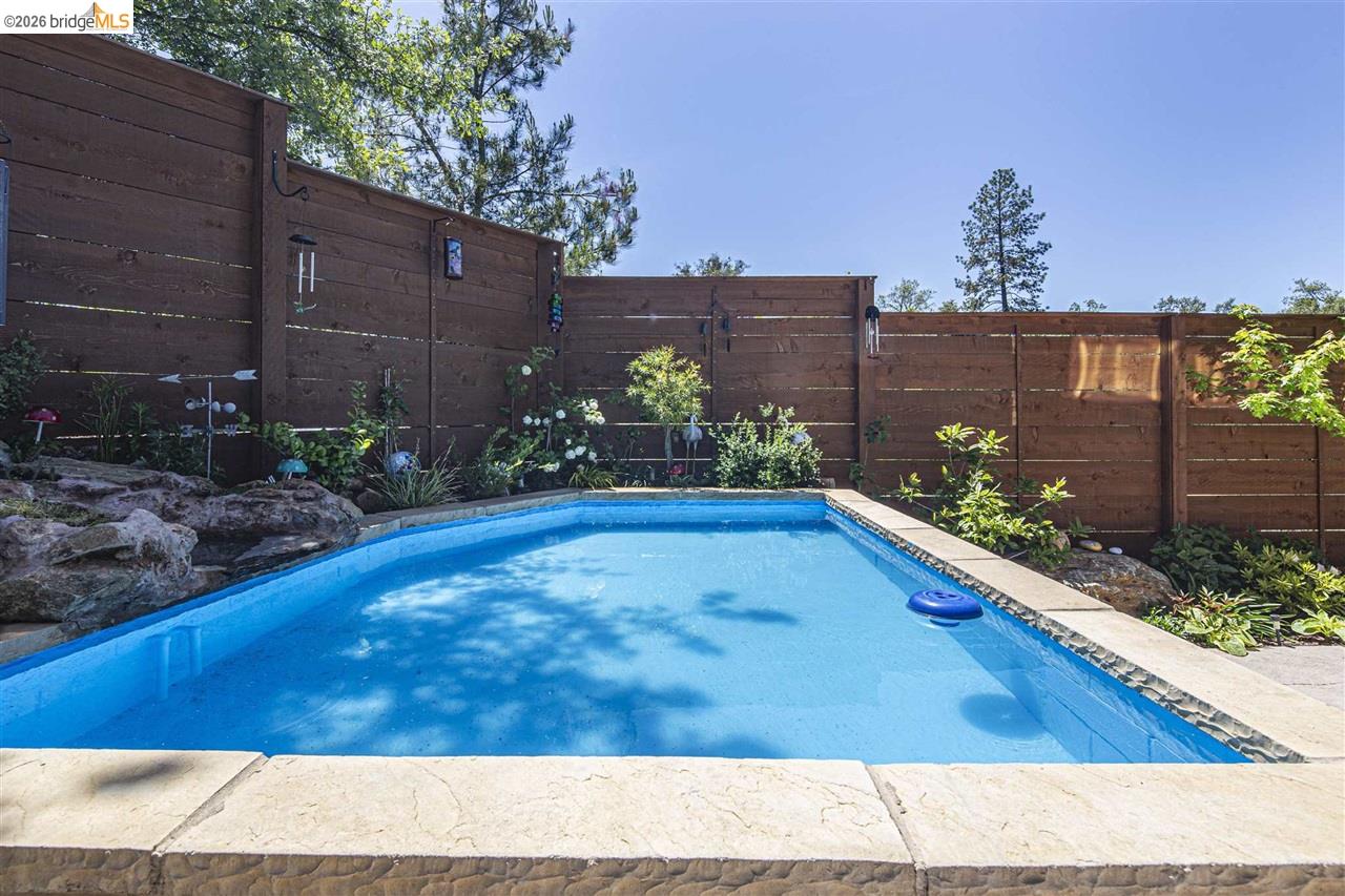 18870 Old Bridge Road Jamestown, CA 95327 - Photo 44 of 57 a view of a backyard