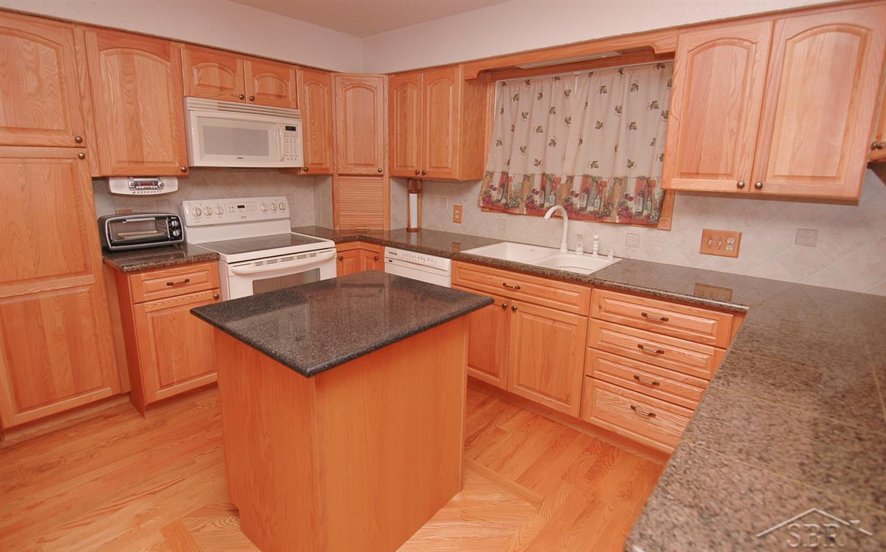 5775 North Graham Road Freeland, MI 48623 - Photo 6 of 28 31306552-5.JPG