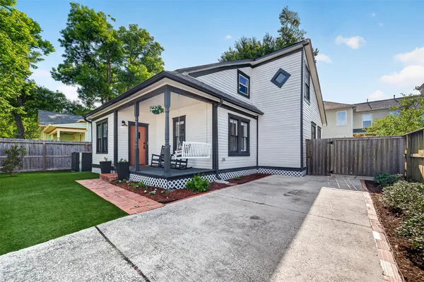 $699,000 | 904 Arlington Street, Houston, TX 77007