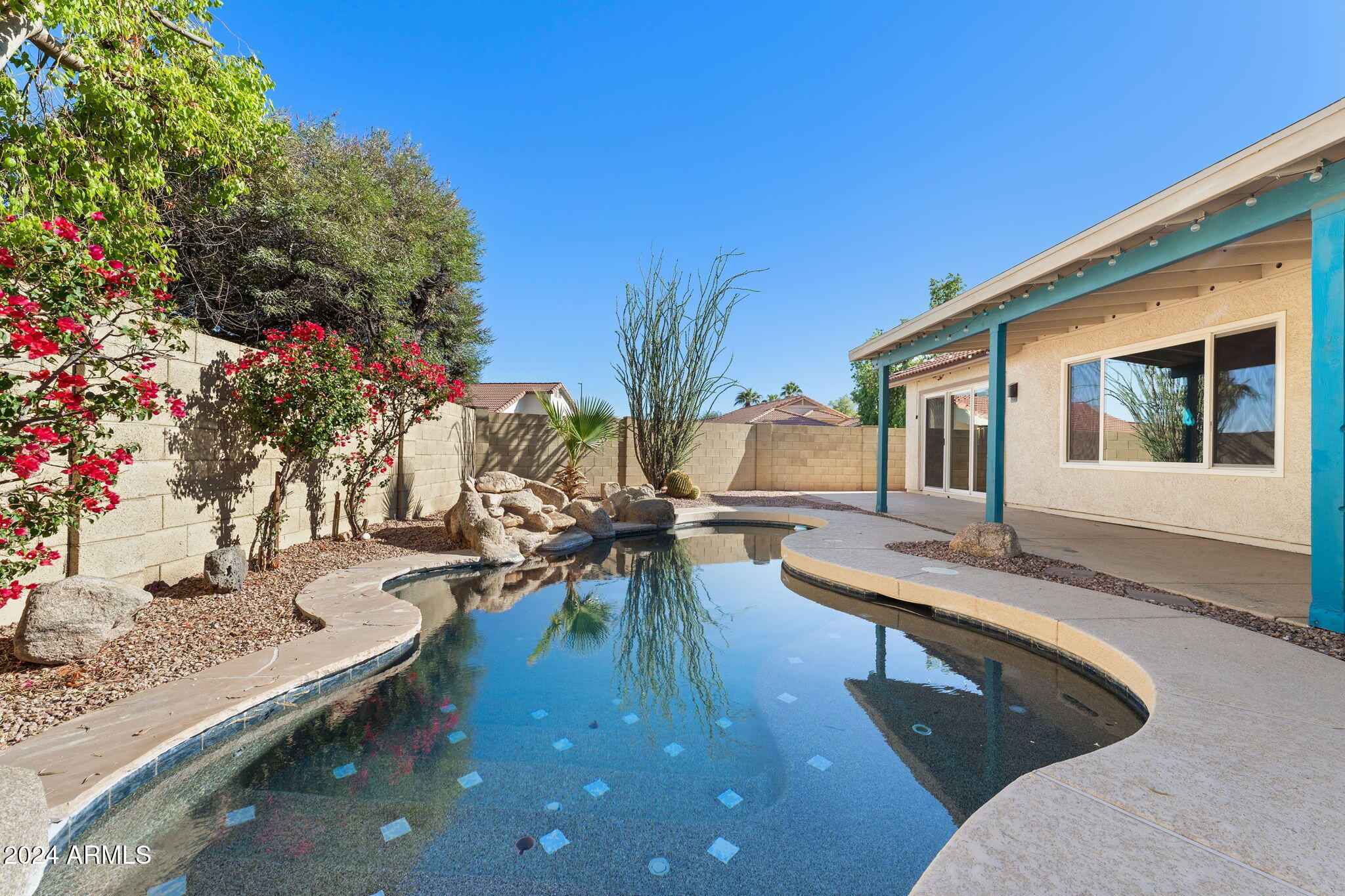 016__633 S Golden Key St