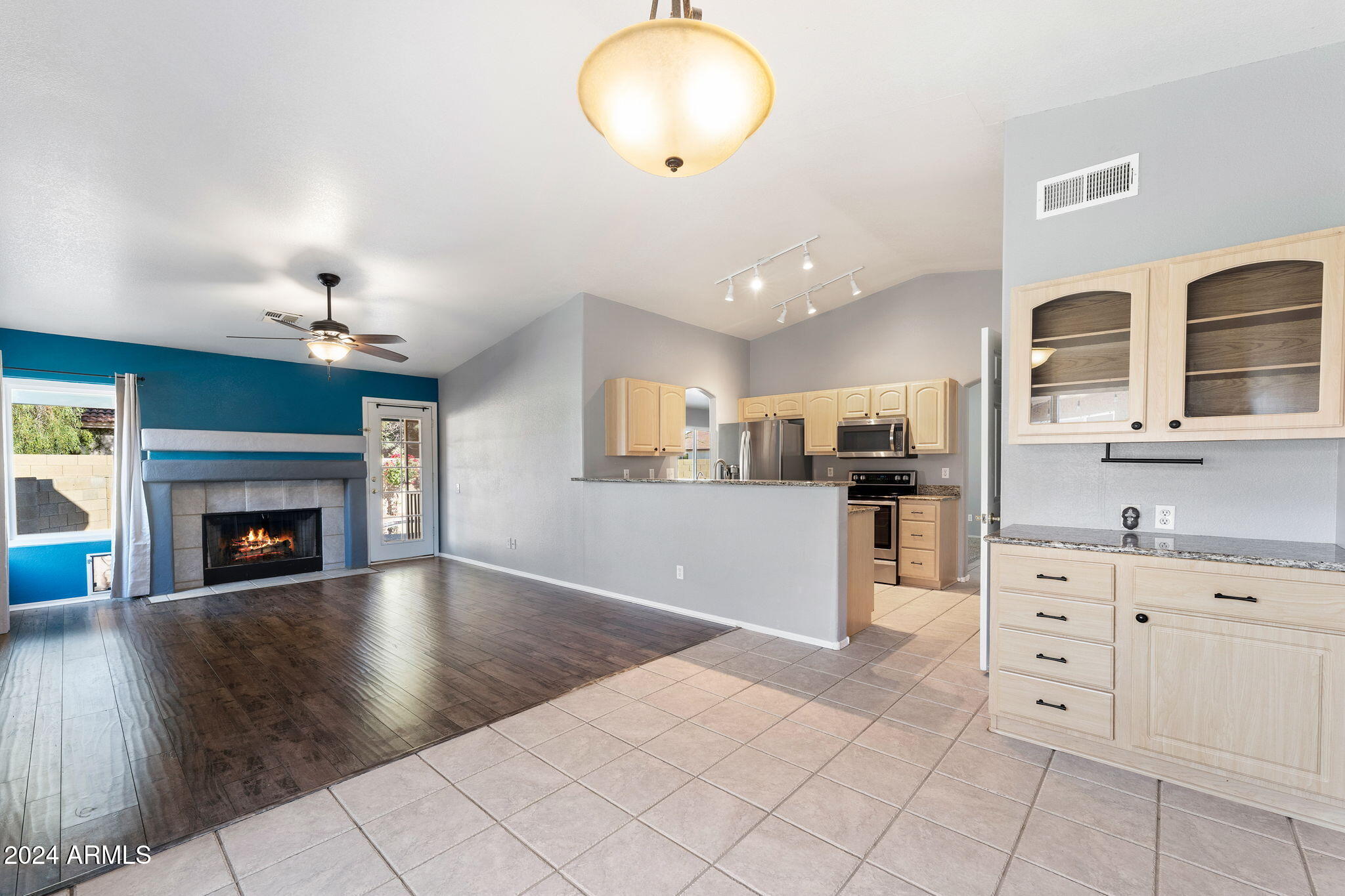 010__633 S Golden Key St