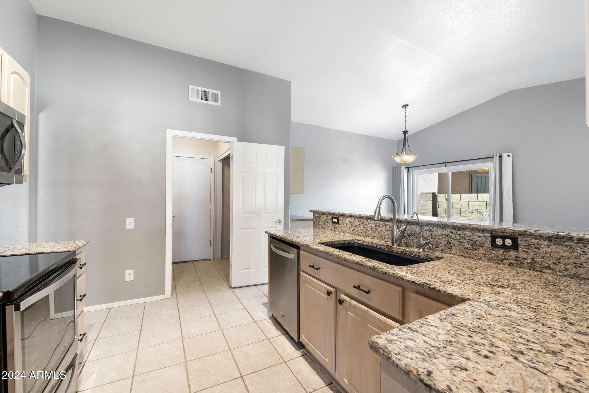 633 South Golden Key Street Gilbert, AZ 85233 - Photo 9 of 23 009__633 S Golden Key St