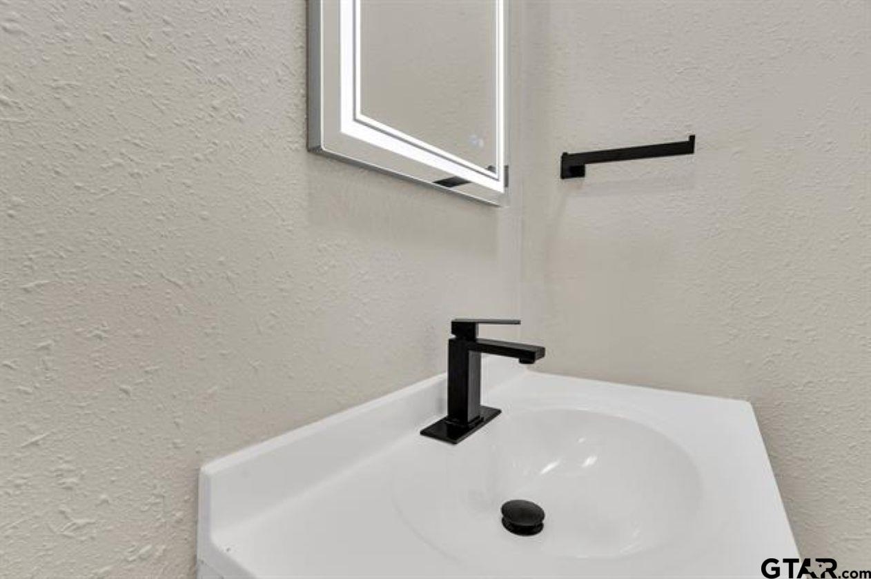 2425 Oak Lane Tyler, TX 75701 - Photo 19 of 33 a bathroom with a sink