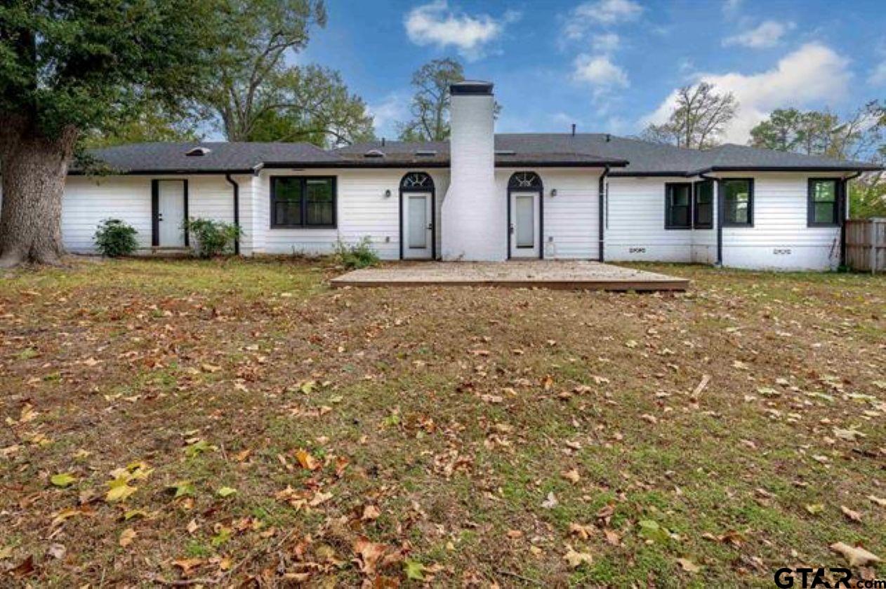 2425 Oak Lane Tyler, TX 75701 - Photo 31 of 33 a front view of a house with a garden