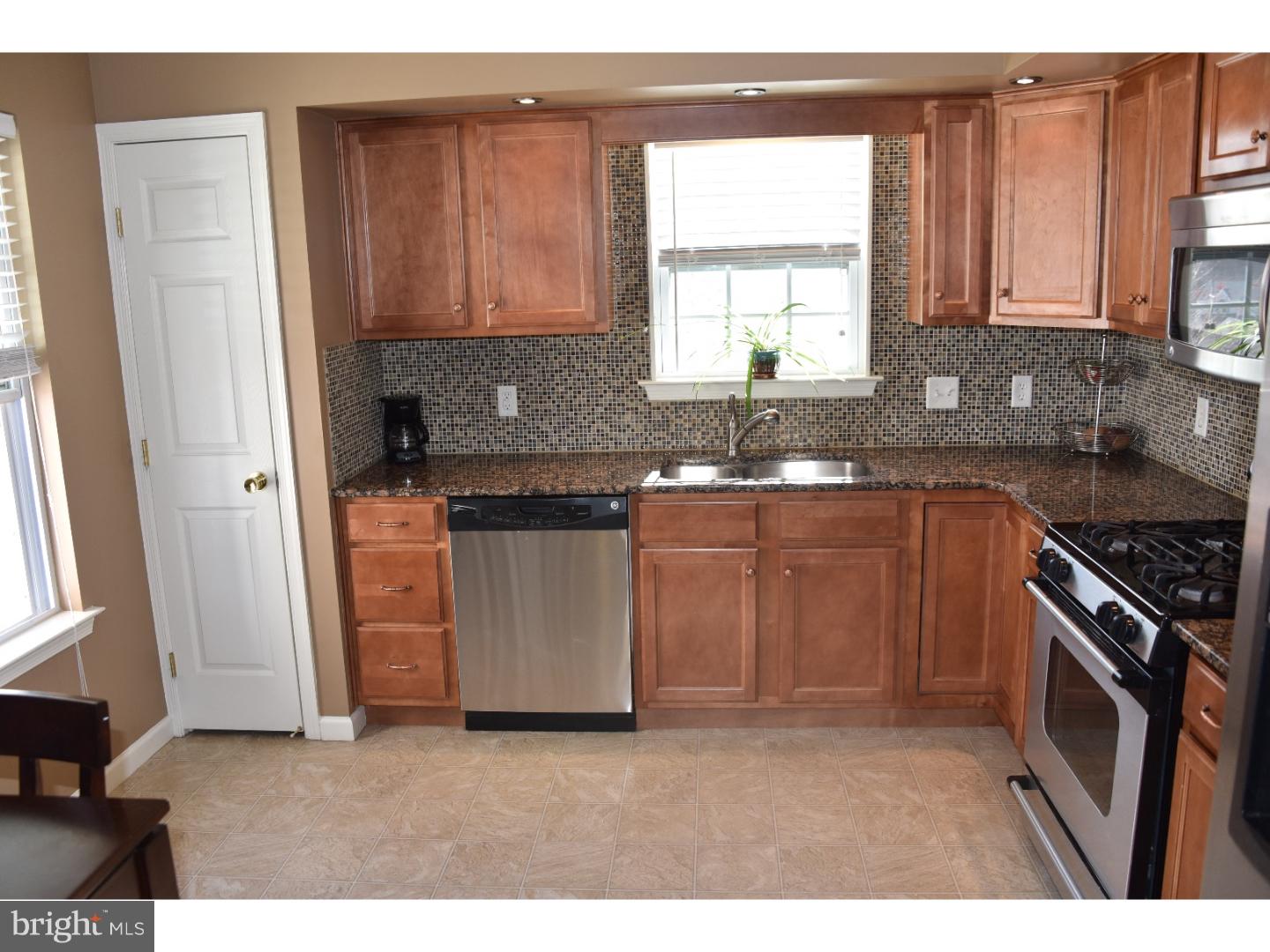 106 Crestview Drive Sinking Spring, PA 19608 - Photo 7 of 25 Gallery Image 7