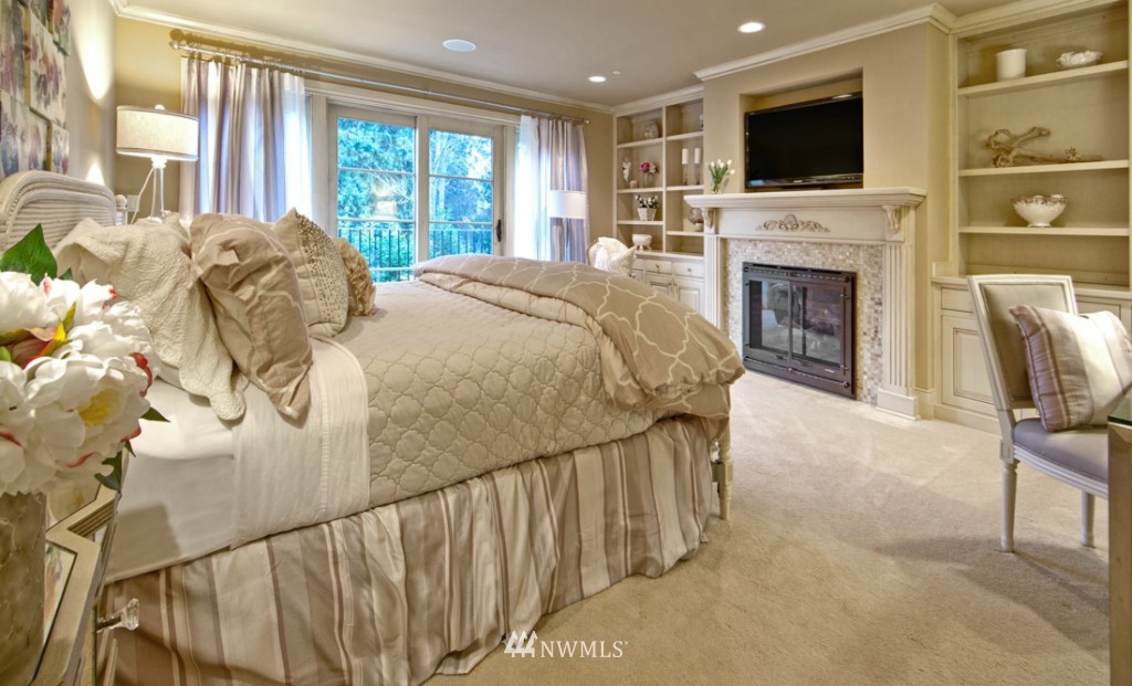1444 Evergreen Point Road Medina, WA 98039 - Photo 10 of 15 Gallery Image 10