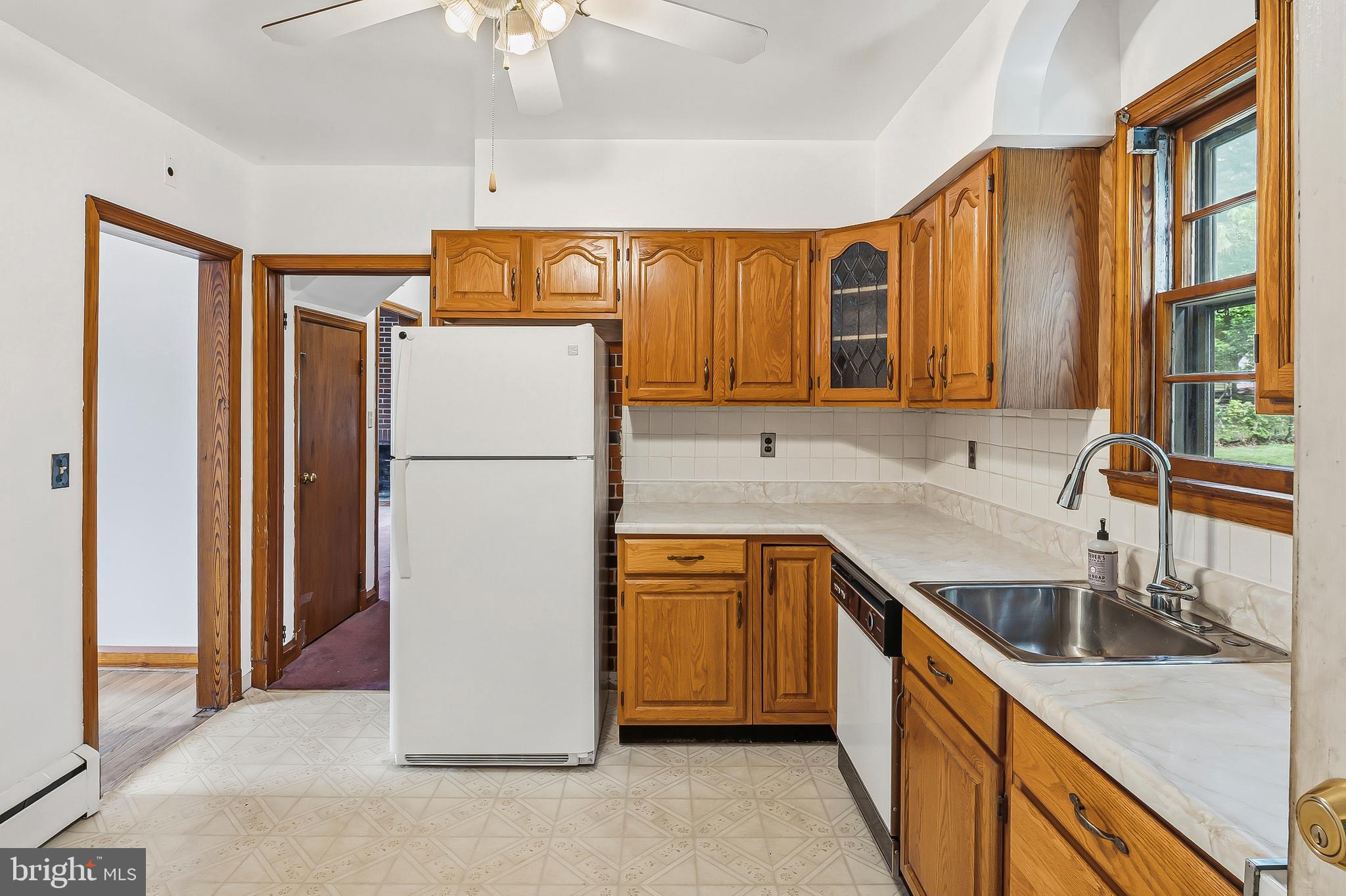 211 Hillendale Avenue Baltimore, MD 21227 - Photo 12 of 38 Kitchen (alt view)