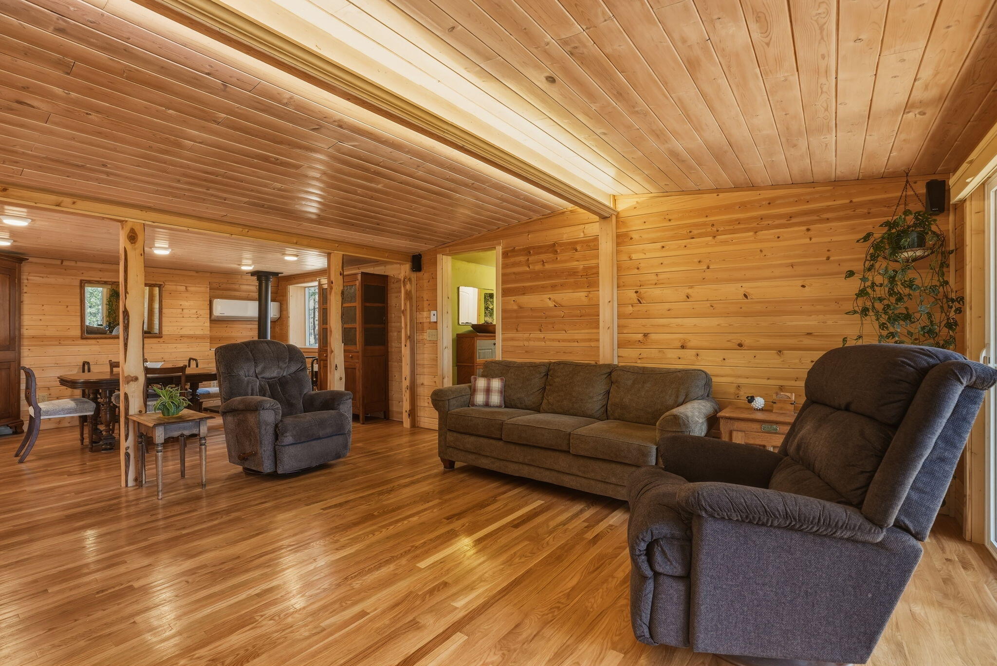 15020 Remuda Road Sisters, OR 97759 - Photo 14 of 61 Great Room with Deck Access