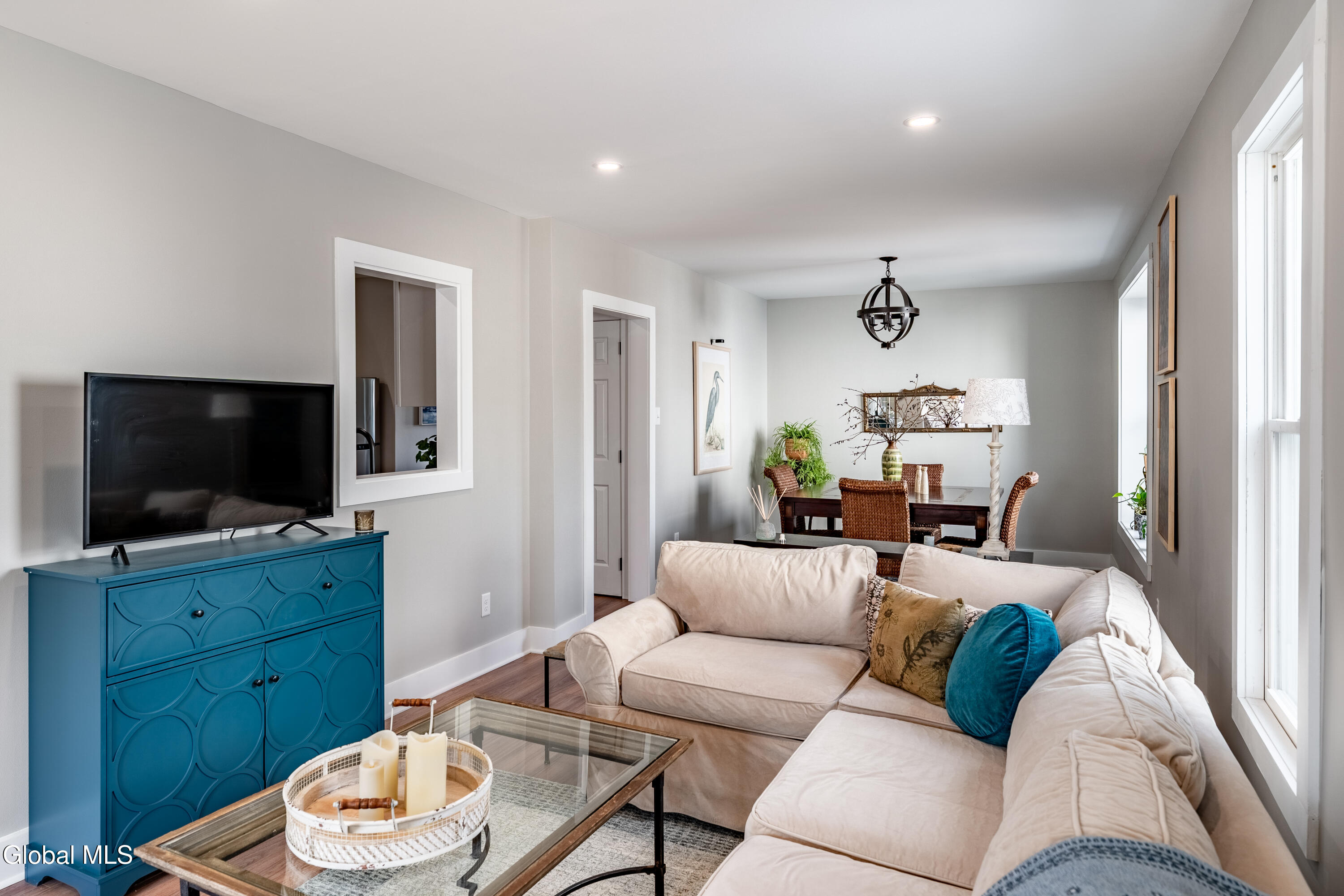 866 Thompson Street Schenectady, NY 12306 - Photo 7 of 24 Living Room 1