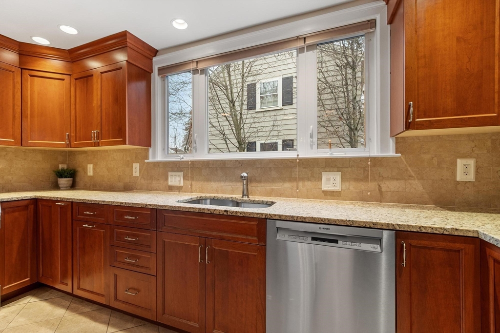 70 Ardsmoor Road Melrose, MA 02176 - Photo 15 of 42