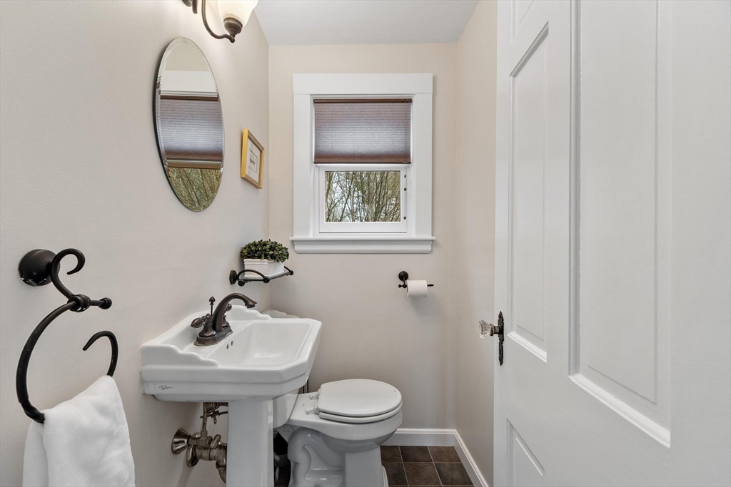 70 Ardsmoor Road Melrose, MA 02176 - Photo 18 of 42