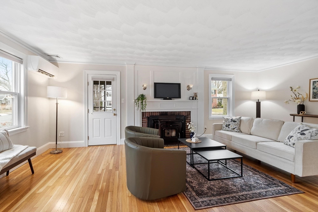 70 Ardsmoor Road Melrose, MA 02176 - Photo 4 of 42