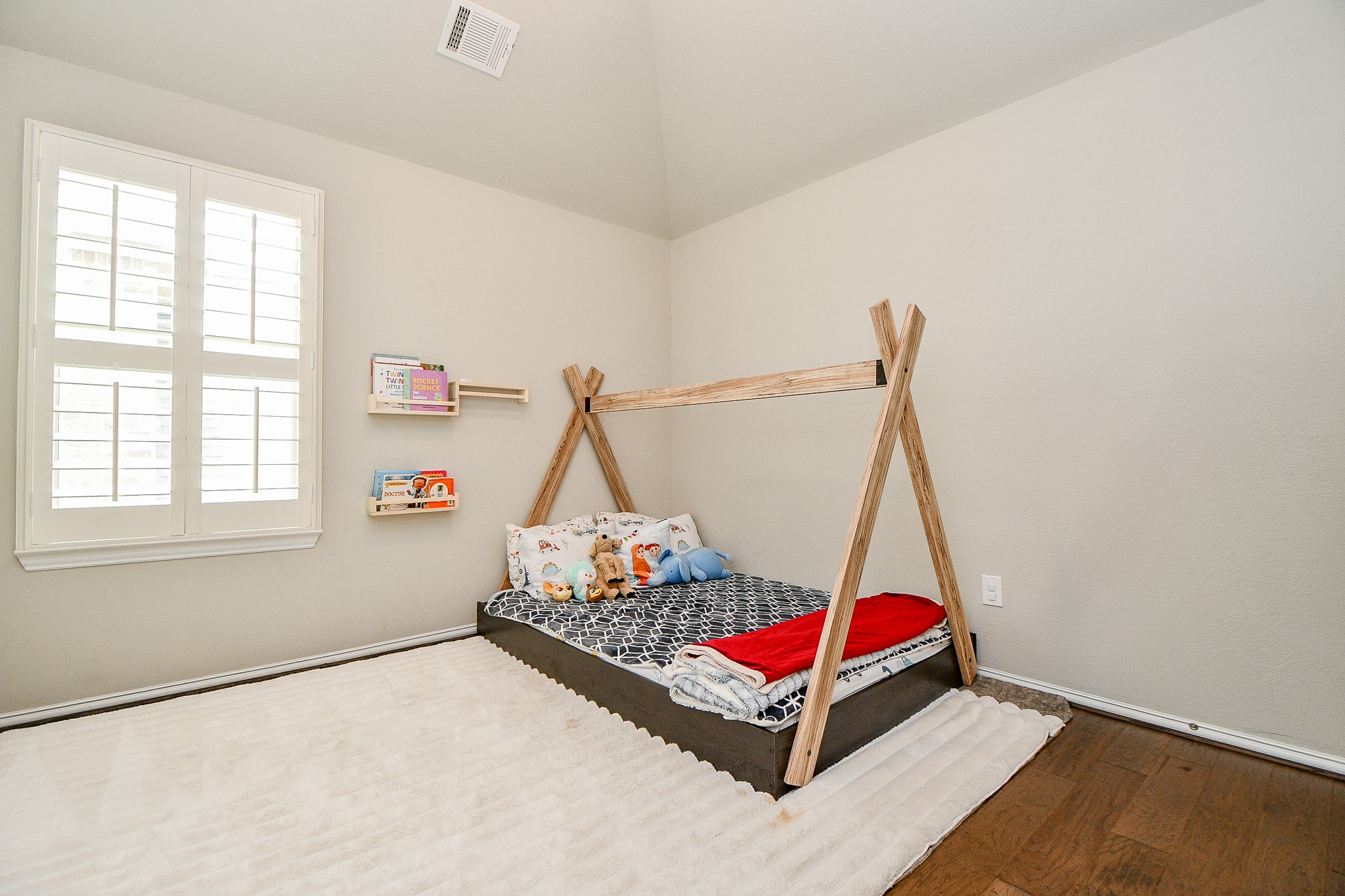 4523 Juniper Ridge Lane Manvel, TX 77578 - Photo 28 of 38 a room with furniture and window