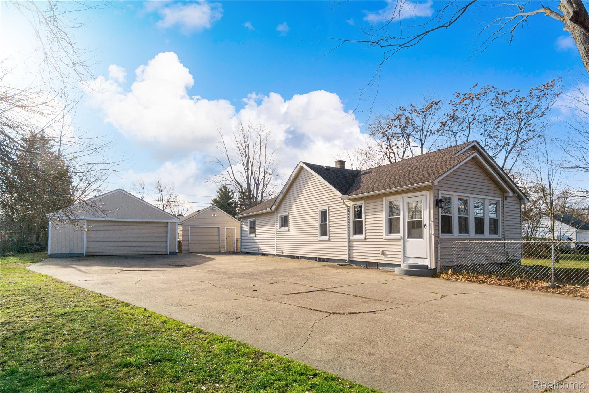 2136 Burdic Street Troy, MI 48085 - Photo 2 of 32 Exteriors (3 of 7).jpg