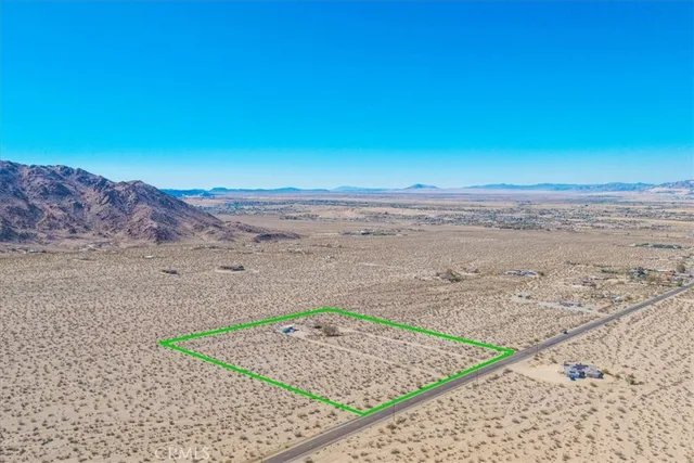 a close up of a snow