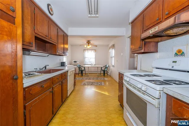 $569,999 | 409 West Anderson Street, Hackensack, NJ 07601