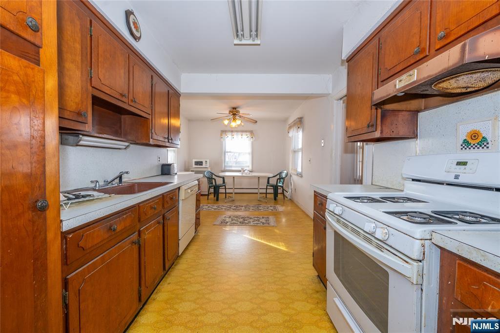 409 West Anderson Street Hackensack, NJ 07601 - Photo 14 of 31