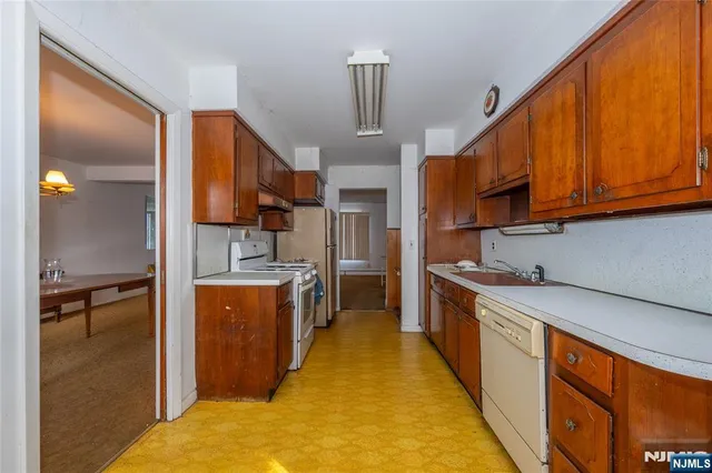 $569,999 | 409 West Anderson Street, Hackensack, NJ 07601