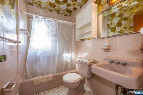 $569,999 | 409 West Anderson Street, Hackensack, NJ 07601