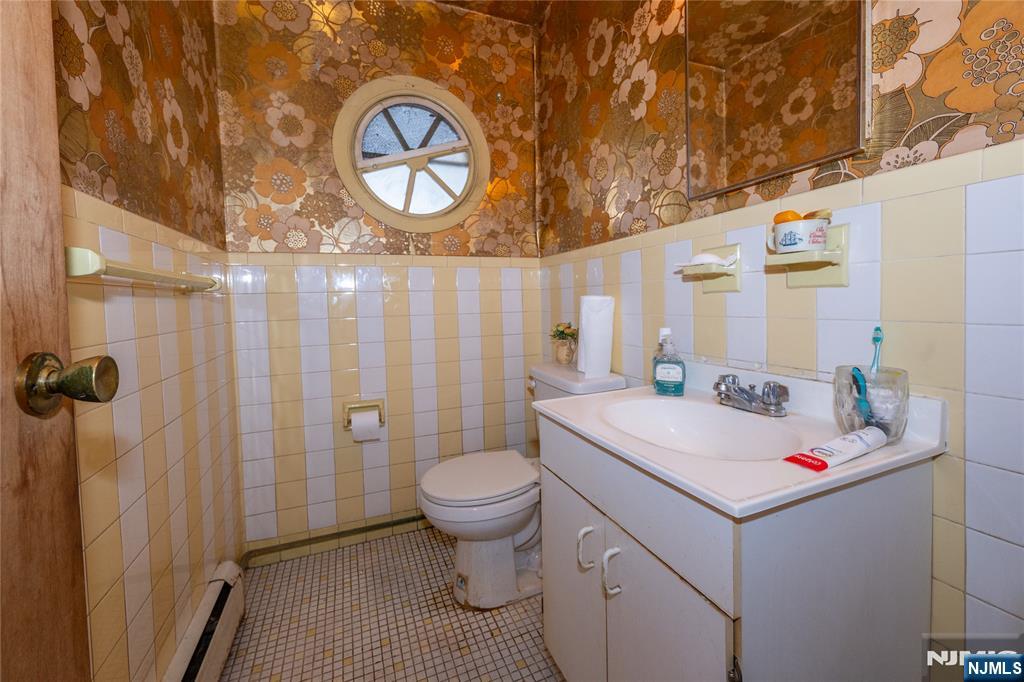 409 West Anderson Street Hackensack, NJ 07601 - Photo 7 of 31