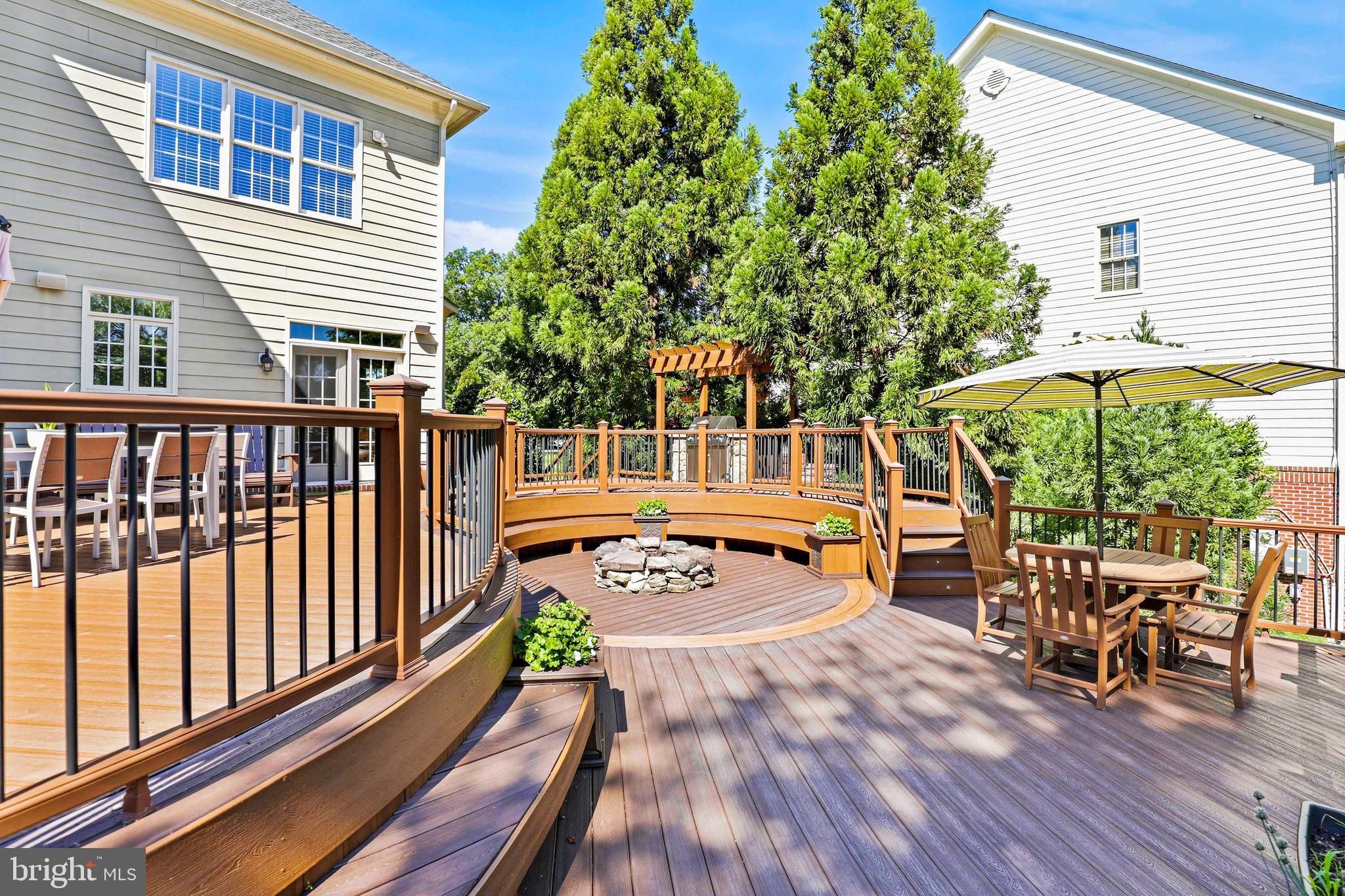18856 Ridgeback Court Leesburg, VA 20176 - Photo 5 of 29 Deck with fire pit and built-in seating