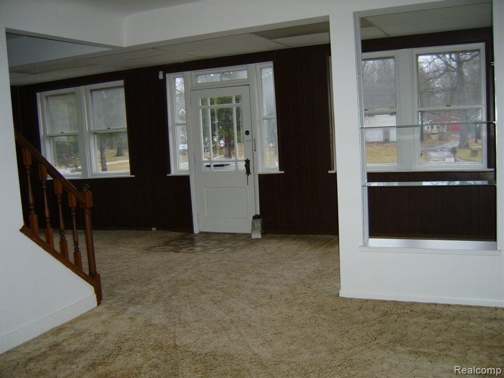 40454 Alden Road Belleville, MI 48111 - Photo 2 of 17 LIVING ROOM