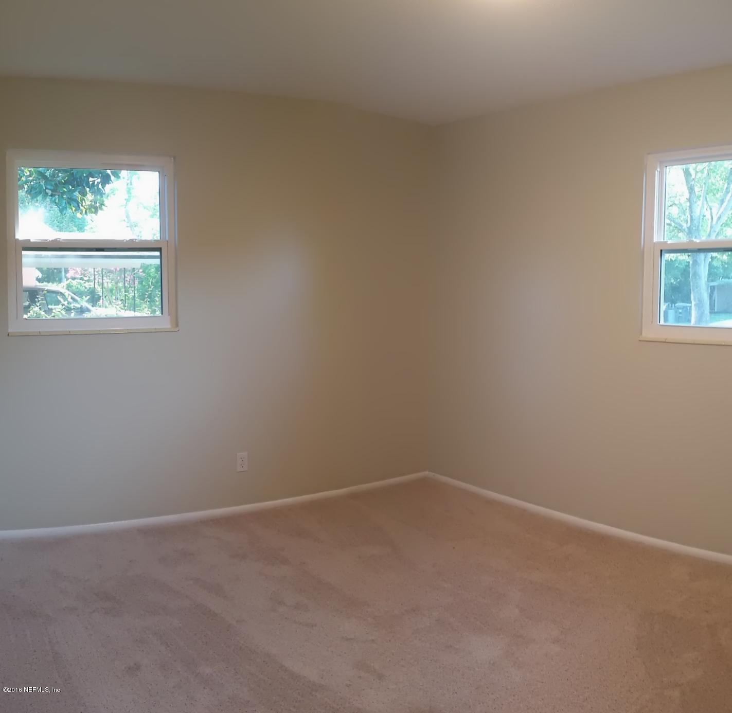 748 Vecuna Road Atlantic Beach, FL 32233 - Photo 12 of 33 an empty room with a window