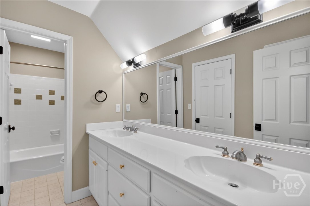 101 Red Bluff Run Rincon, GA 31326 - Photo 31 of 45 Guest bathroom 1 with access from guest bedroom 1 and hallway