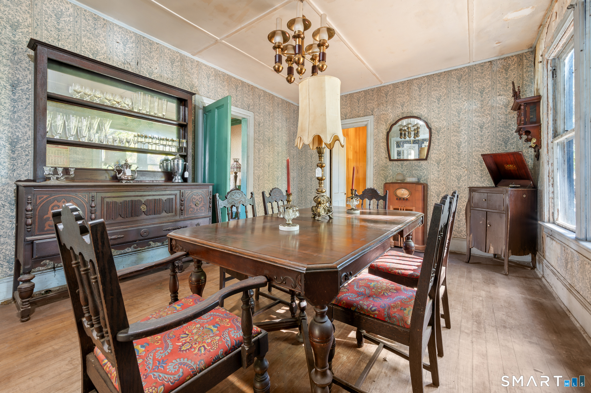 124 River Road Willington, CT 06279 - Photo 17 of 40 a dining room with furniture and window