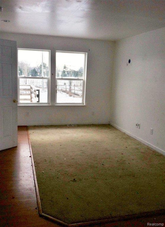 10939 Converse Road Fowlerville, MI 48836 - Photo 5 of 9 livingroom.jpg
