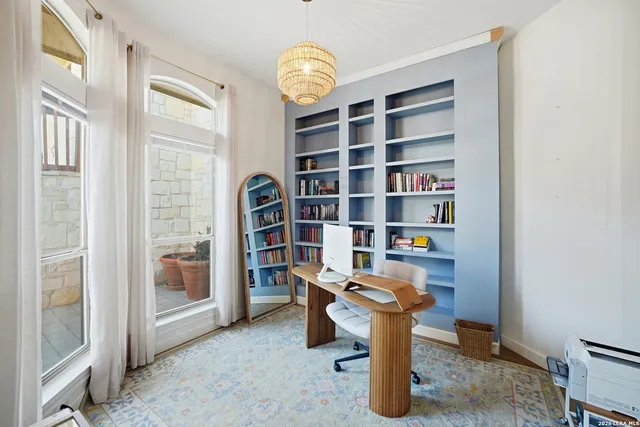 $699,000 | 204 Tapatio Drive West, Boerne, TX 78006