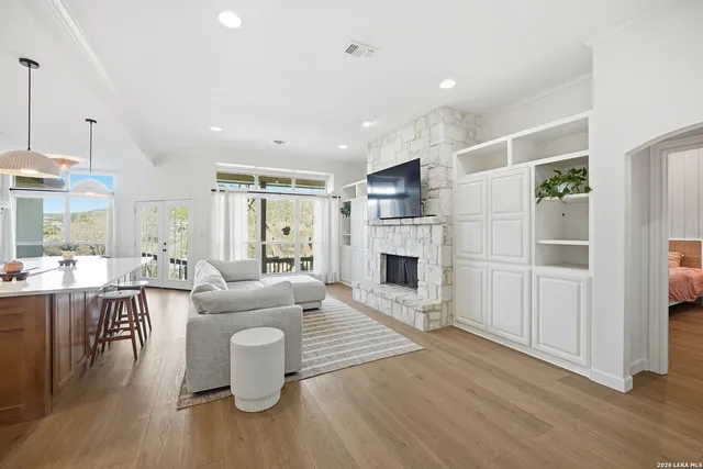 $699,000 | 204 Tapatio Drive West, Boerne, TX 78006