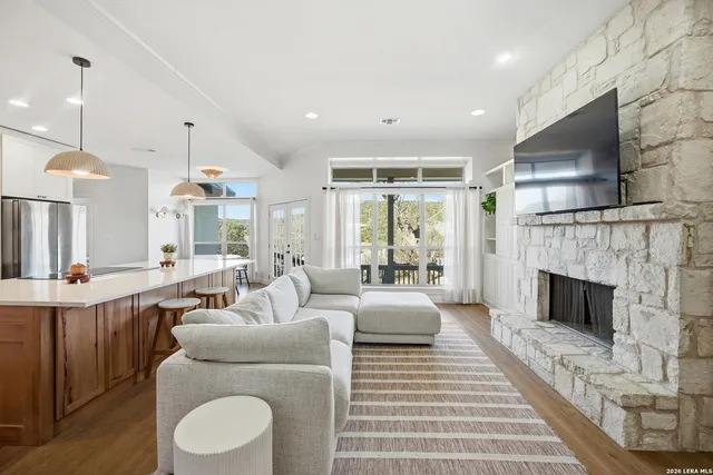 $699,000 | 204 Tapatio Drive West, Boerne, TX 78006