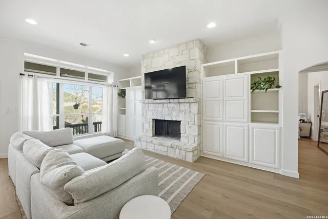 $699,000 | 204 Tapatio Drive West, Boerne, TX 78006