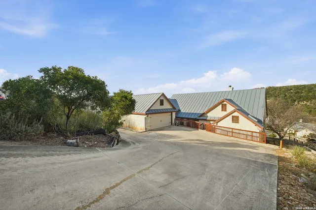 $699,000 | 204 Tapatio Drive West, Boerne, TX 78006