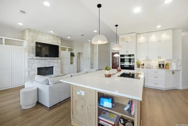 $699,000 | 204 Tapatio Drive West, Boerne, TX 78006