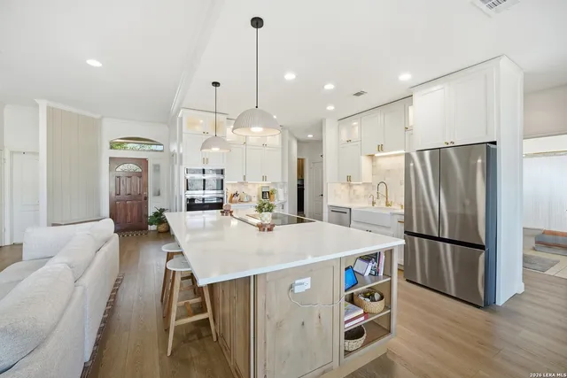 $699,000 | 204 Tapatio Drive West, Boerne, TX 78006