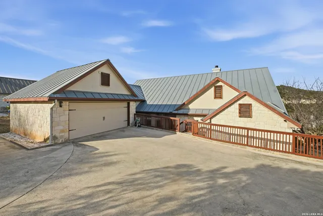 $699,000 | 204 Tapatio Drive West, Boerne, TX 78006