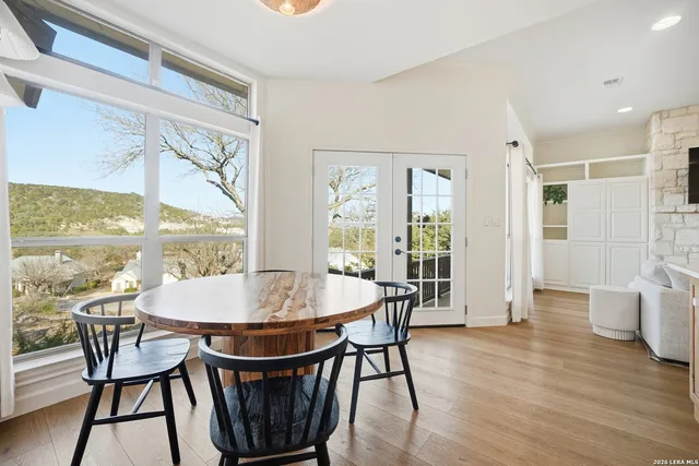 $699,000 | 204 Tapatio Drive West, Boerne, TX 78006