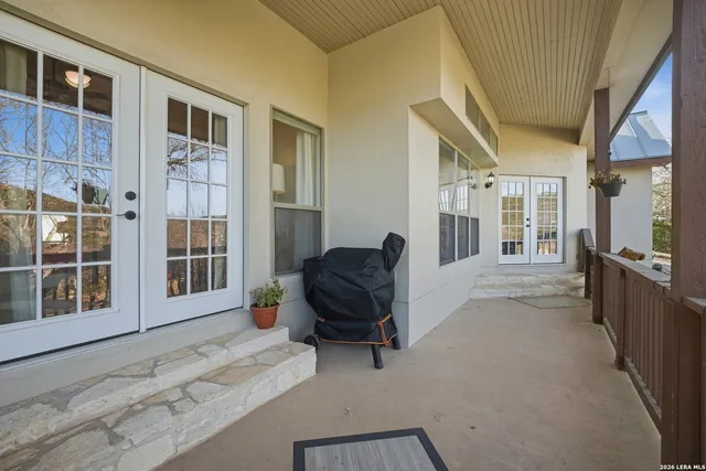 $699,000 | 204 Tapatio Drive West, Boerne, TX 78006