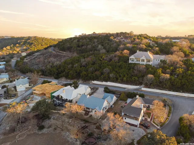 $699,000 | 204 Tapatio Drive West, Boerne, TX 78006