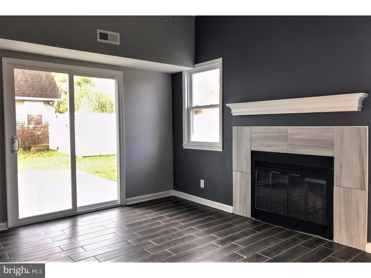 324 Hunters Road Logan Township, NJ 08085 - Photo 11 of 20 Family Room