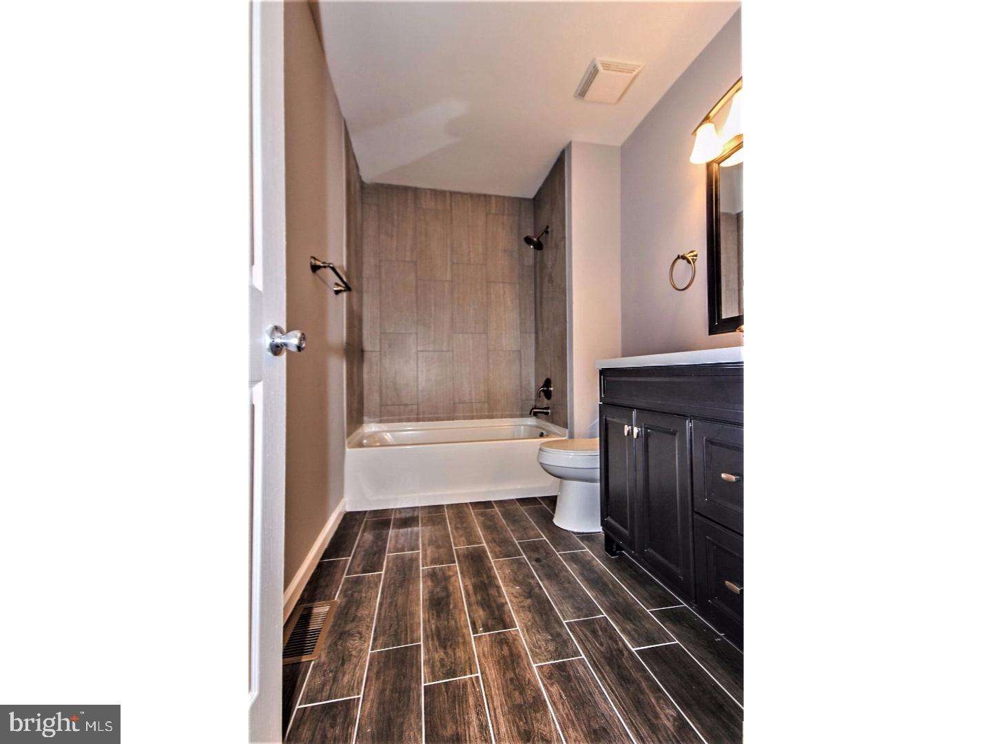 324 Hunters Road Logan Township, NJ 08085 - Photo 19 of 20 Bathroom