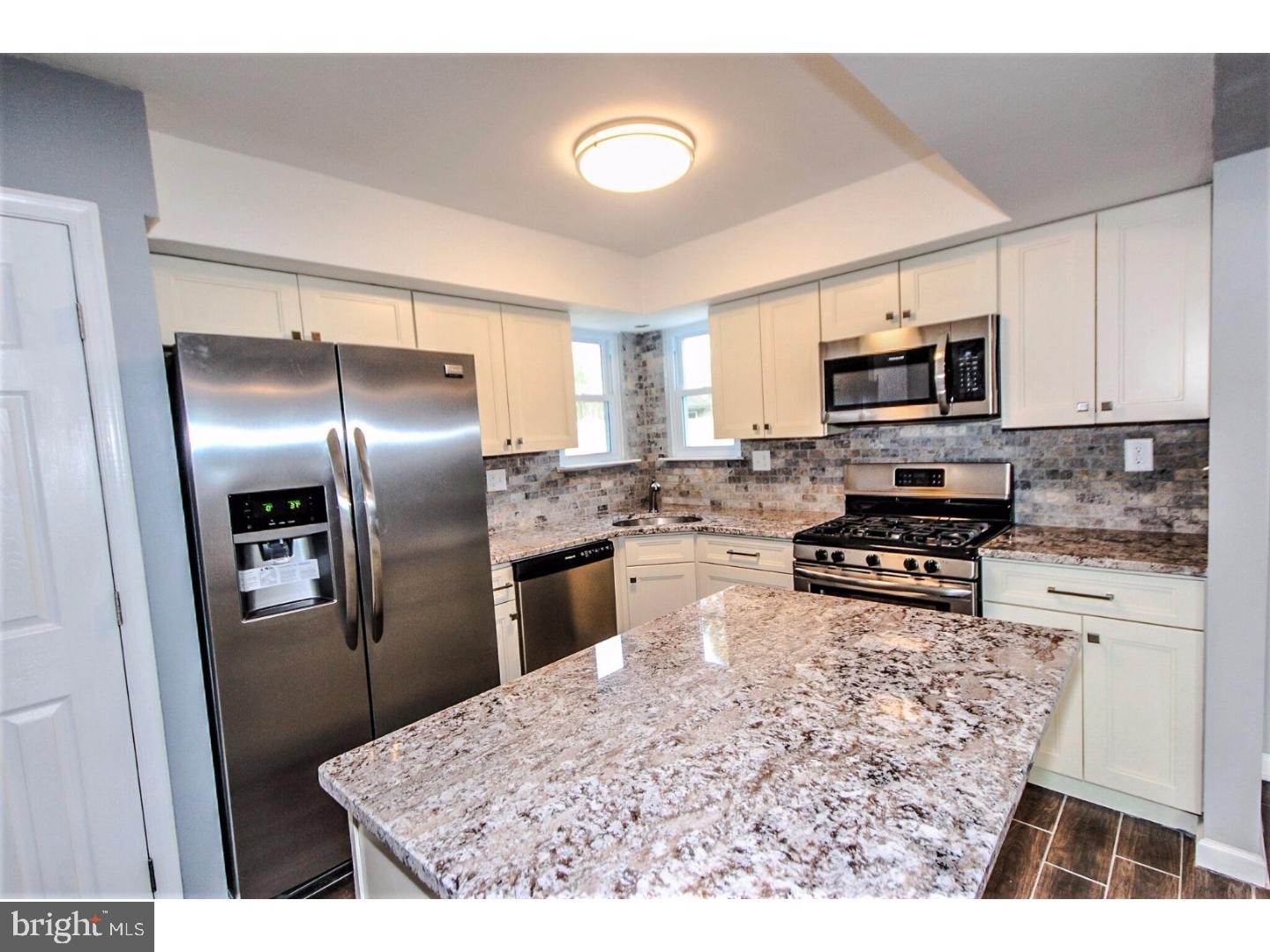 324 Hunters Road Logan Township, NJ 08085 - Photo 10 of 20 Kitchen