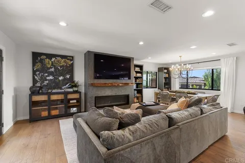 $3,995,000 | 8675 Glenwick Lane, La Jolla, CA 92037